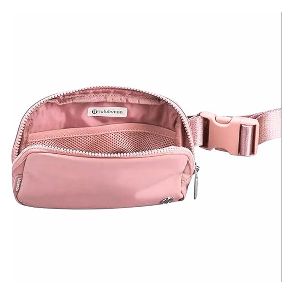 Lululemon Everywhere Crossbody Belt Bag 1L - Deco Pink - Picture 3 of 10